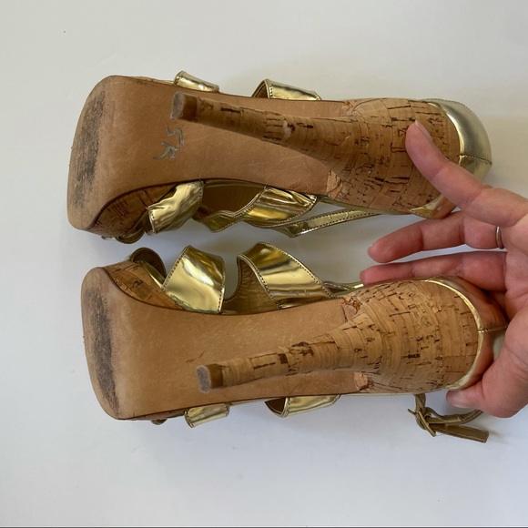 Stuart Weitzman Gold Cork High Heels size 10 - Picture 13 of 14